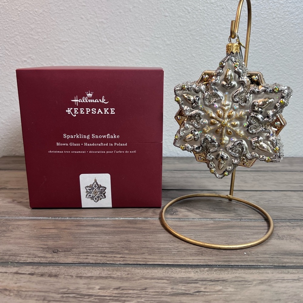 Hallmark *NEW* 2016 “Sparkling Snowflake” ~Blown Glass ~Christmas Ornament